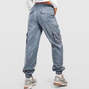 Boohoo Womens Shell Cargo Silver Charcoal Metallic Utility Joggers Pant Sz M